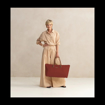 Kép Střední cestovní taška SUITSUIT® Fab Seventies Red Ochre - červená - 42 L