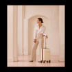 Kép Sada cestovních kufrů SUITSUIT® Fab Seventies Antique White - bílá